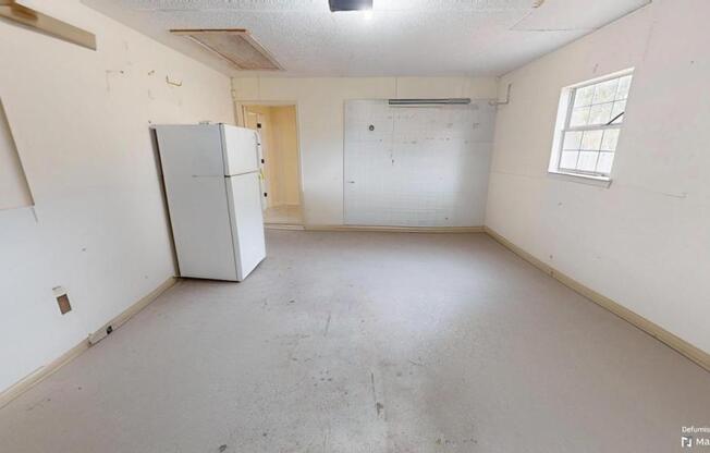 3 beds, 2 baths, 2,043 sqft, $1,700