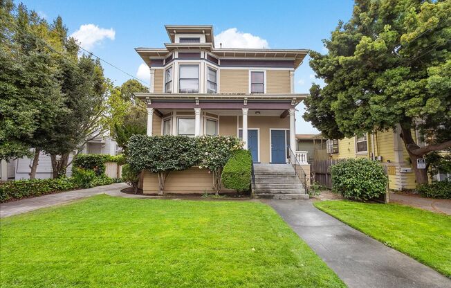 2118 Clinton Ave #B - 1 bedroom | 1 bath | Upper unit