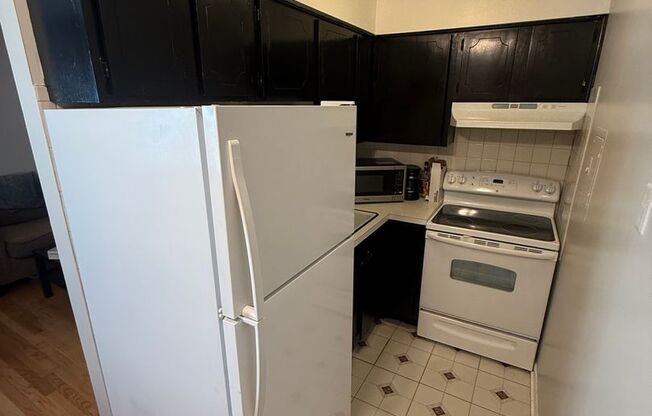 Studio, 1 bath, $1,595, Unit 566