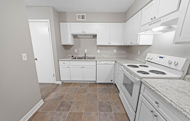 2 beds, 1 bath, 812 sqft, $905, Unit L-5
