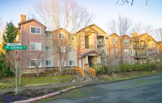 Beautiful 3 Bedroom With Utilities Included! MOVE IN READY!