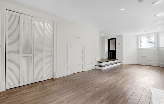 545 11 ST SE