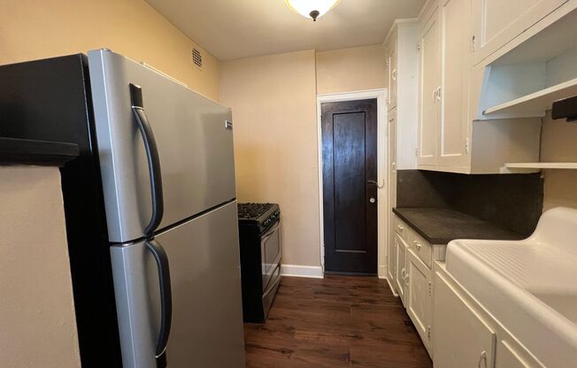 1 bed, 1 bath, 650 sqft, $995, Unit DNS DNR Unit 110 A900