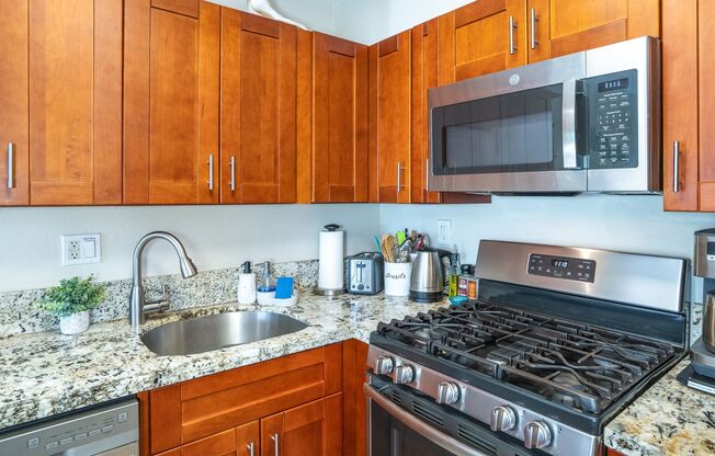 1/1 Updated Furnished Condo + Private Lanai