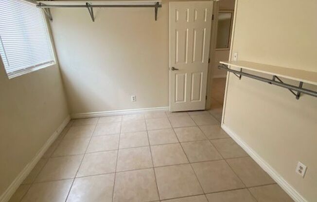 1 bed, 1 bath, $1,095, Unit Casita