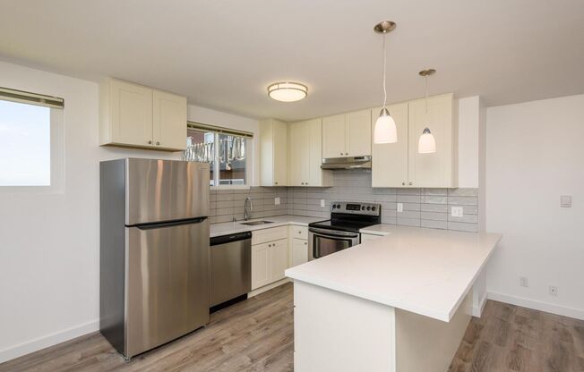 2 beds, 2 baths, $4,650, Unit 204