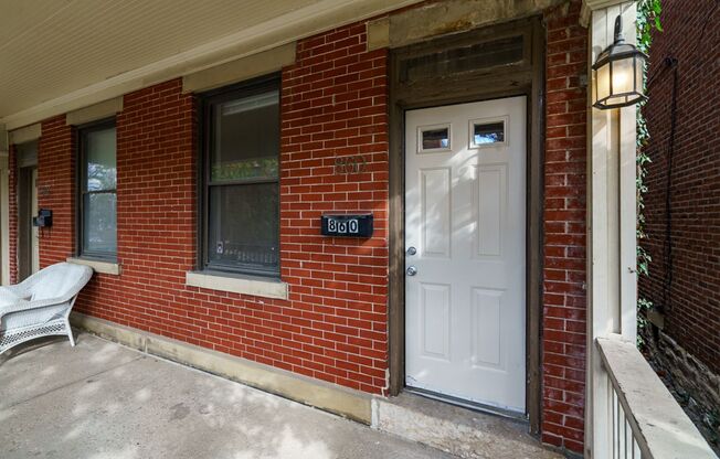 2 beds, 1 bath, $1,675, Unit 860 Summit St.