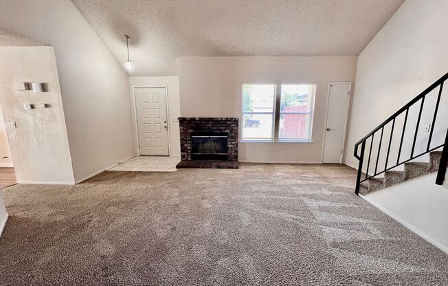 $1,950 Princeton & Brawley, 3 Bed - N Dewey Ave, Fresno