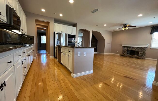 Two-Story 4-Bedroom Cul-de-Sac Home in the Redlands University Grove Community!