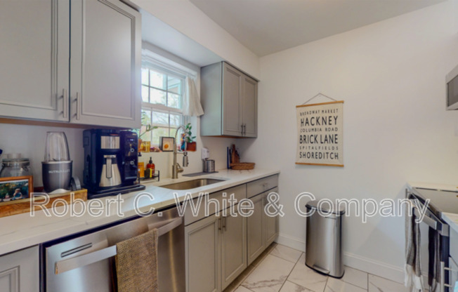 14 1/2 FAIRVIEW AVE