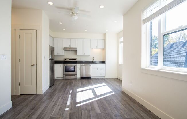 302 - 8015 N Oswego