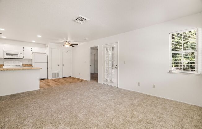 2 beds, 1 bath, 825 sqft, $1,570, Unit 50