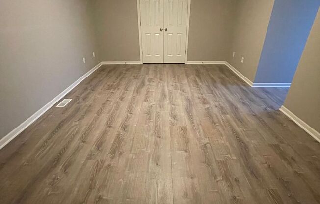 4 bed/ 2 bath townhouse