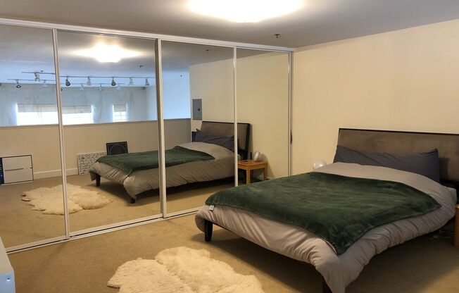 Looking for space? Perfect work from home huge loft w/lots of light, huge windows, high ceilings, parking, storage and roofdeck!