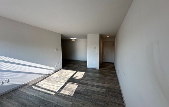 2 beds, 1 bath, $1,395, Unit 202