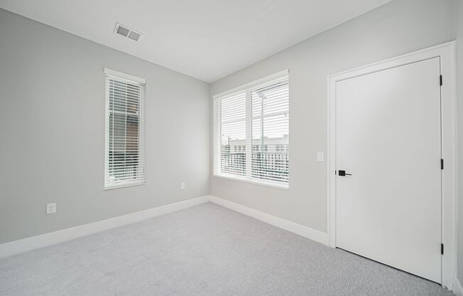2 beds, 1 bath, 887 sqft, $1,575, Unit 225