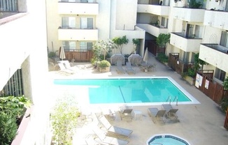 1 bed, 1 bath, 935 sqft, $2,650, Unit 215