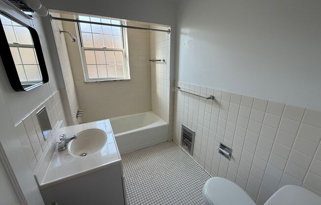 2 beds, 2 baths, 1,303 sqft, $2,200, Unit New King Edward  301