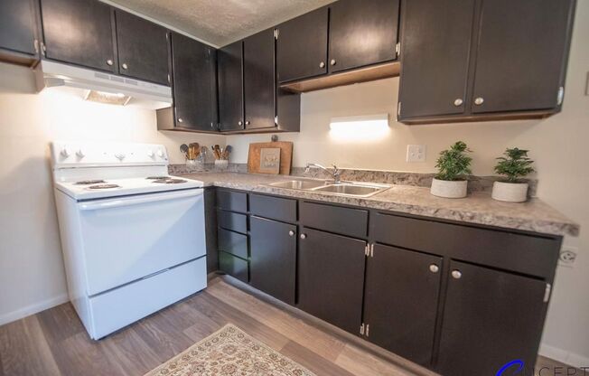 2 beds, 1 bath, 840 sqft, $1,210, Unit 36