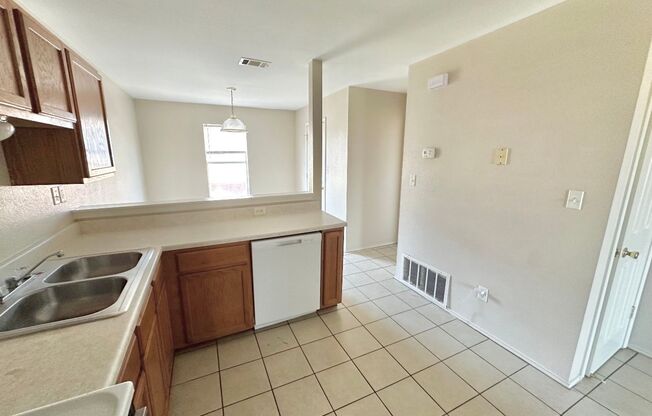 3 beds, 2 baths, 1,134 sqft, $845, Unit D