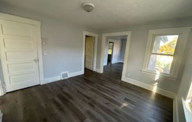 2 beds, 1 bath, $950, Unit Up