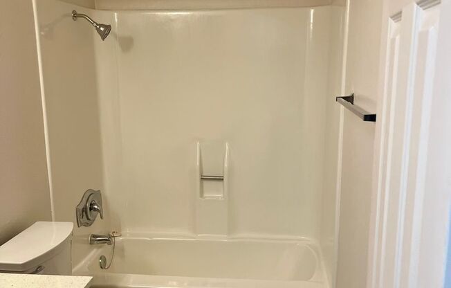 2 beds, 2 baths, 950 sqft, $2,800, Unit 521