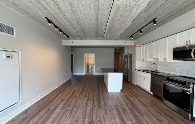 2 beds, 2 baths, 908 sqft, $3,700, Unit 952-402