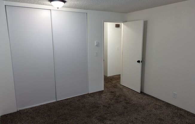 2 beds, 1 bath, 922 sqft, $1,695, Unit 374