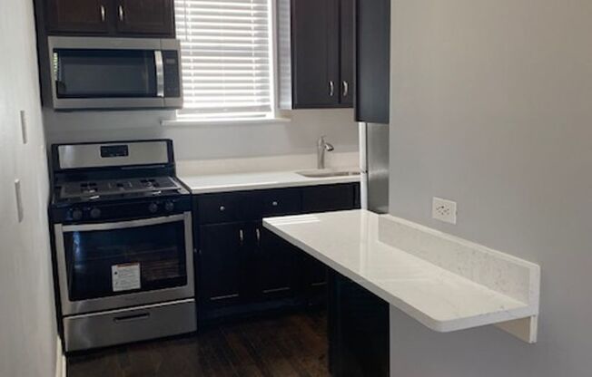 2 beds, 1 bath, $1,595, Unit 3149 - C1