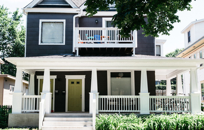 2215 - 2217 Grand Ave South