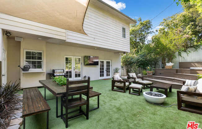 1110 N BEVERLY GLN BLVD