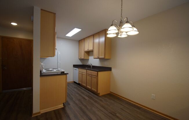 1 bed, 1 bath, 780 sqft, $1,374, Unit 220