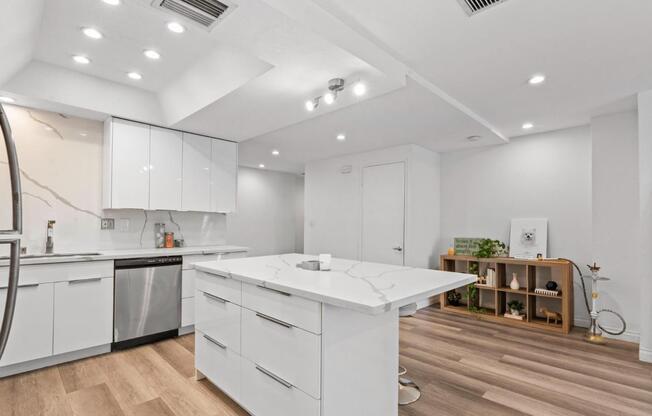 321 S San Vicente Blvd