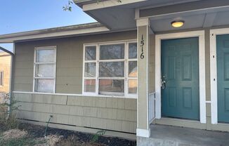 1/2 off first months rent-Cute 2/1 duplex-Freshly painted, wood floors, WD connections