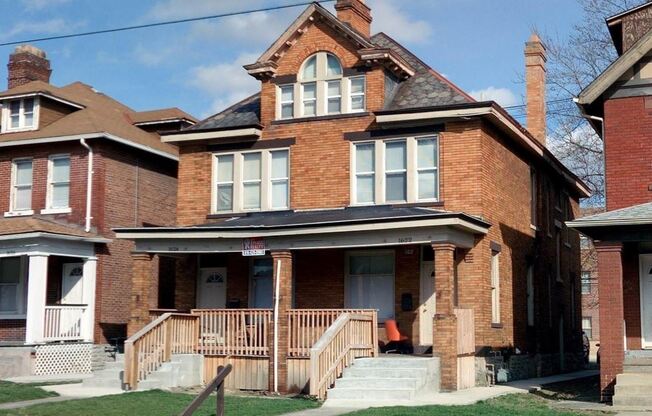 1624 Summit