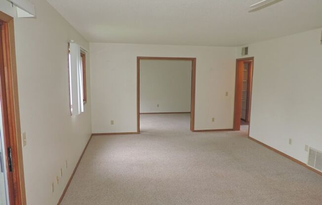 2 beds, 1 bath, $1,100