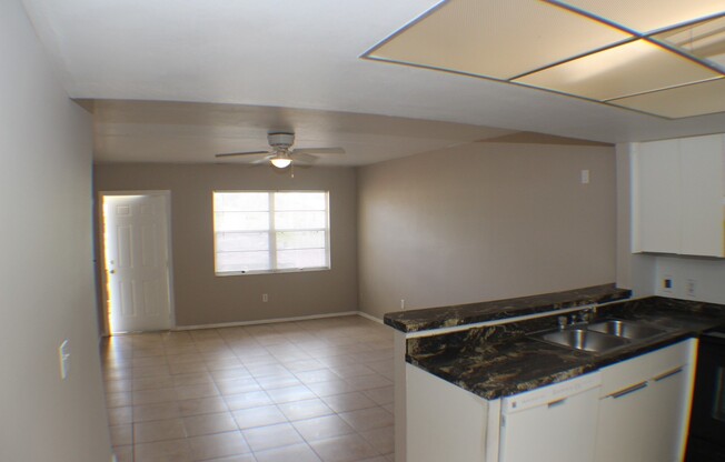 2 beds, 2 baths, 860 sqft, $1,300, Unit 4009 SE 11th Ave #107