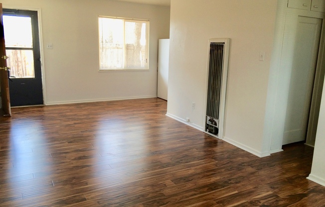 Studio, 1 bath, 352 sqft, $1,000, Unit #4