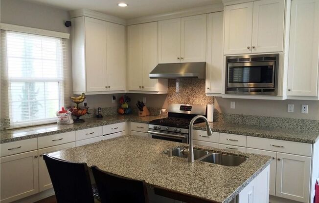 Detached 3 bedroom + Loft home in Irvine!