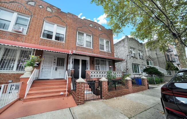 251 E 46 ST