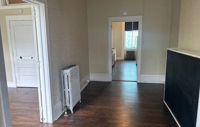 2 beds, 1 bath, $1,200