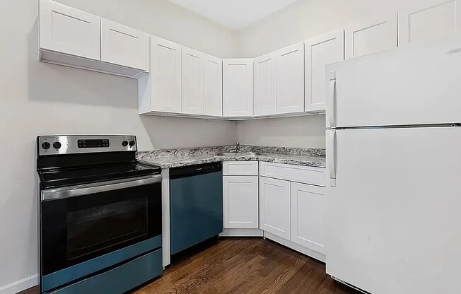 2 beds, 1 bath, $2,950, Unit 4