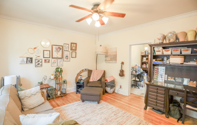 4647 N Manor