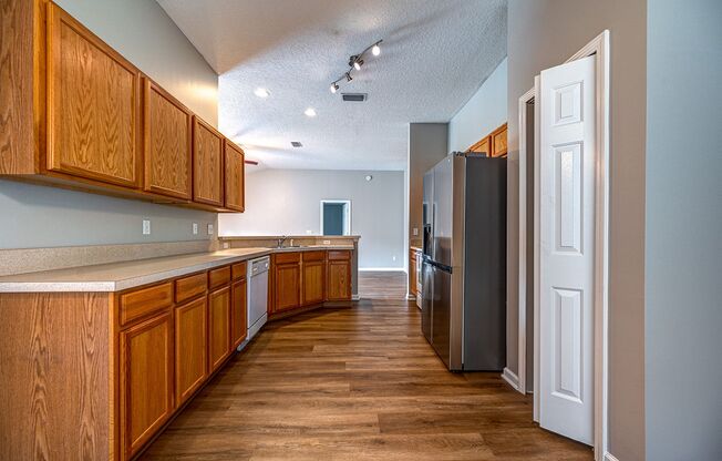 Freshly Updated 3 bedroom / 2 bath Gem with Pond Views, Luxe Flooring & Sleek Finishes in Spencer's Plantation!!!