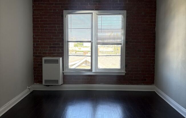 Studio, 1 bath, 400 sqft, $1,300, Unit Unit 404