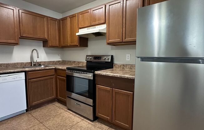 2 beds, 1 bath, 720 sqft, $1,175, Unit 10-2098