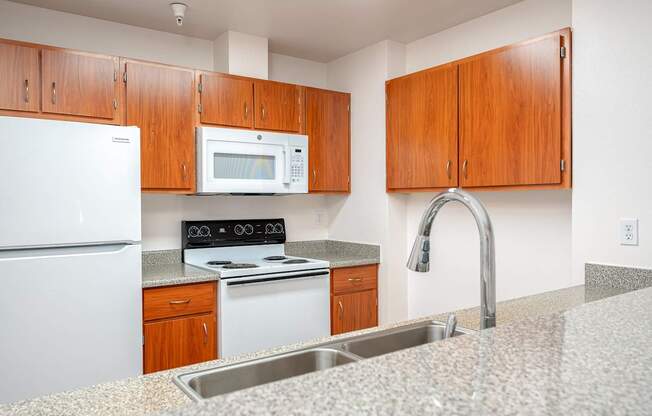 Center Pointe | Kitchen