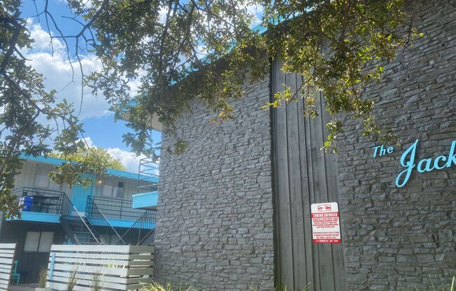Great one bedroom in Hyde Park!