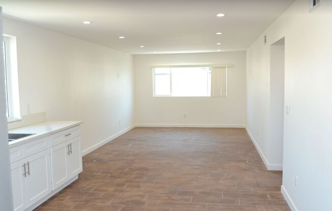 ☀️Newly Remodeled 2 Bed / 1 Bath Apartment Unit  – Great Layout