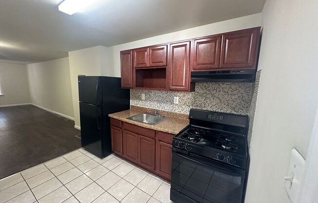 3 beds, 1 bath, $1,220